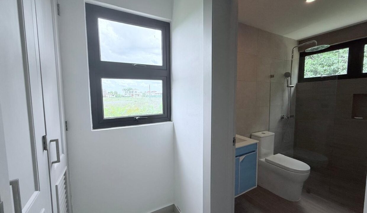 d0bf65d5-9e07-4ca9-95a5-a6a3e6bad979