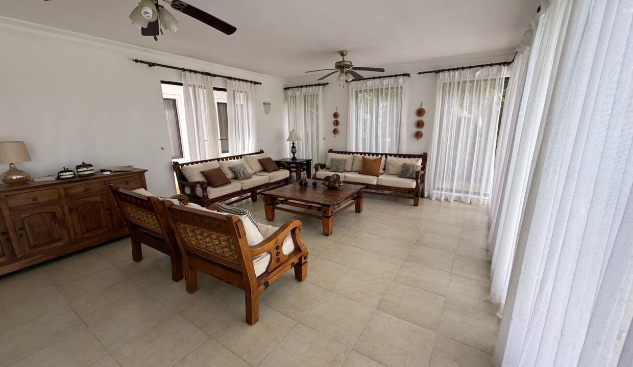 784e93b4-1529-4a8b-8388-3a6f55913013