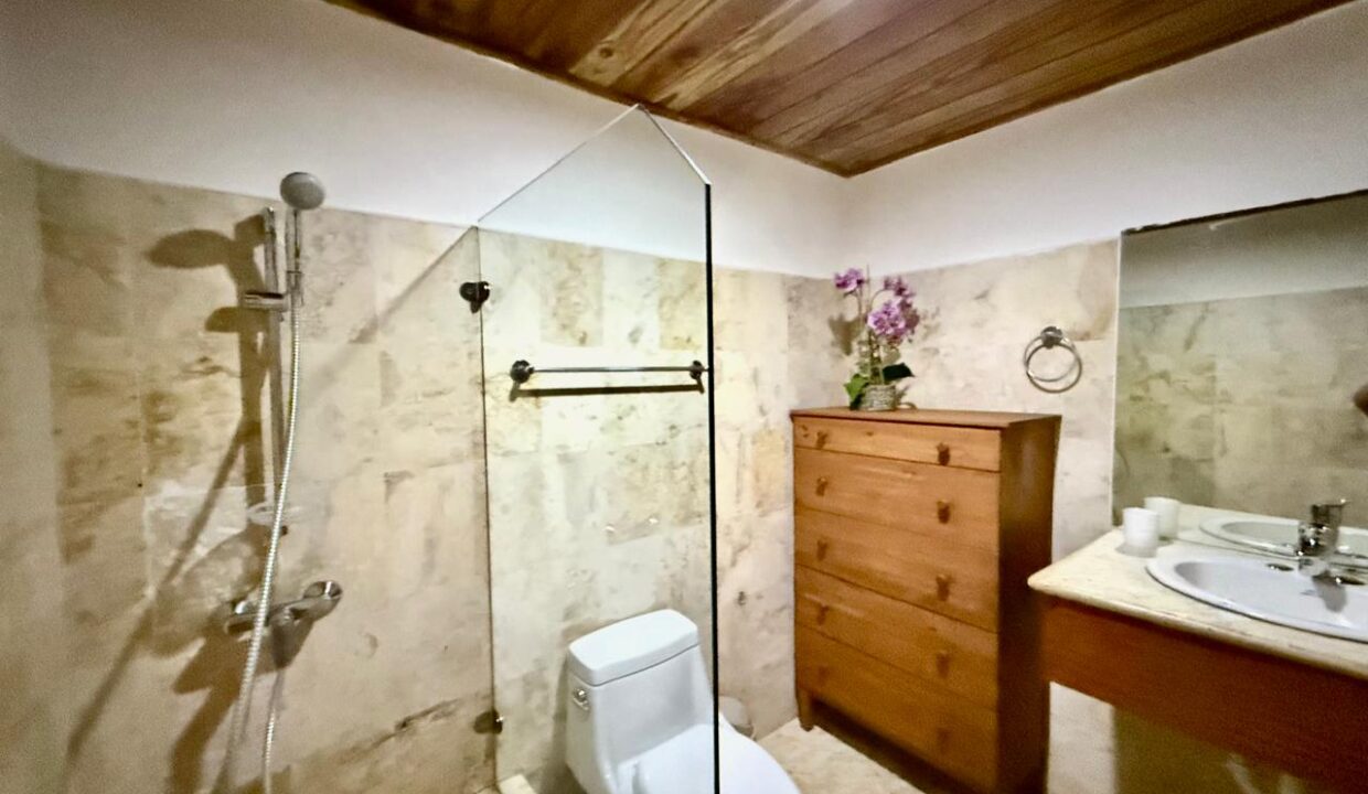 6b98f994-a588-4d5e-b71b-8312441e9d76