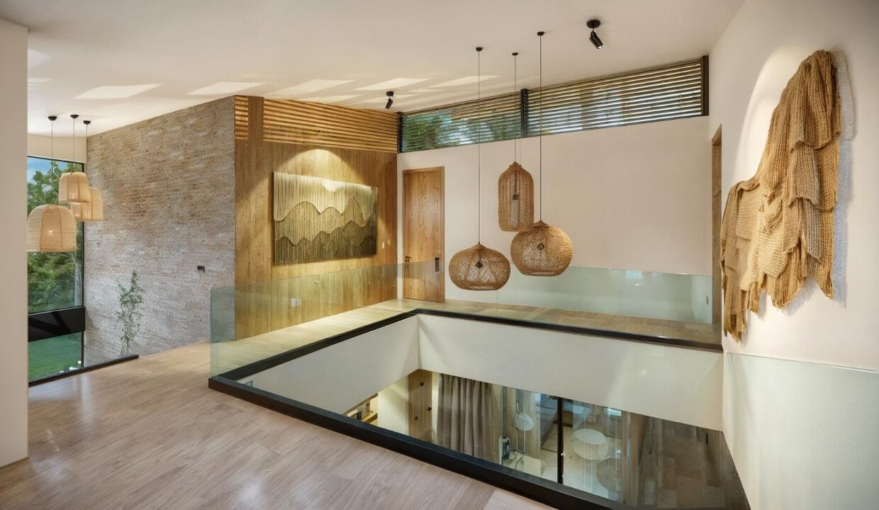 ad743470-f64f-49a9-a9ae-6e5b8677571f