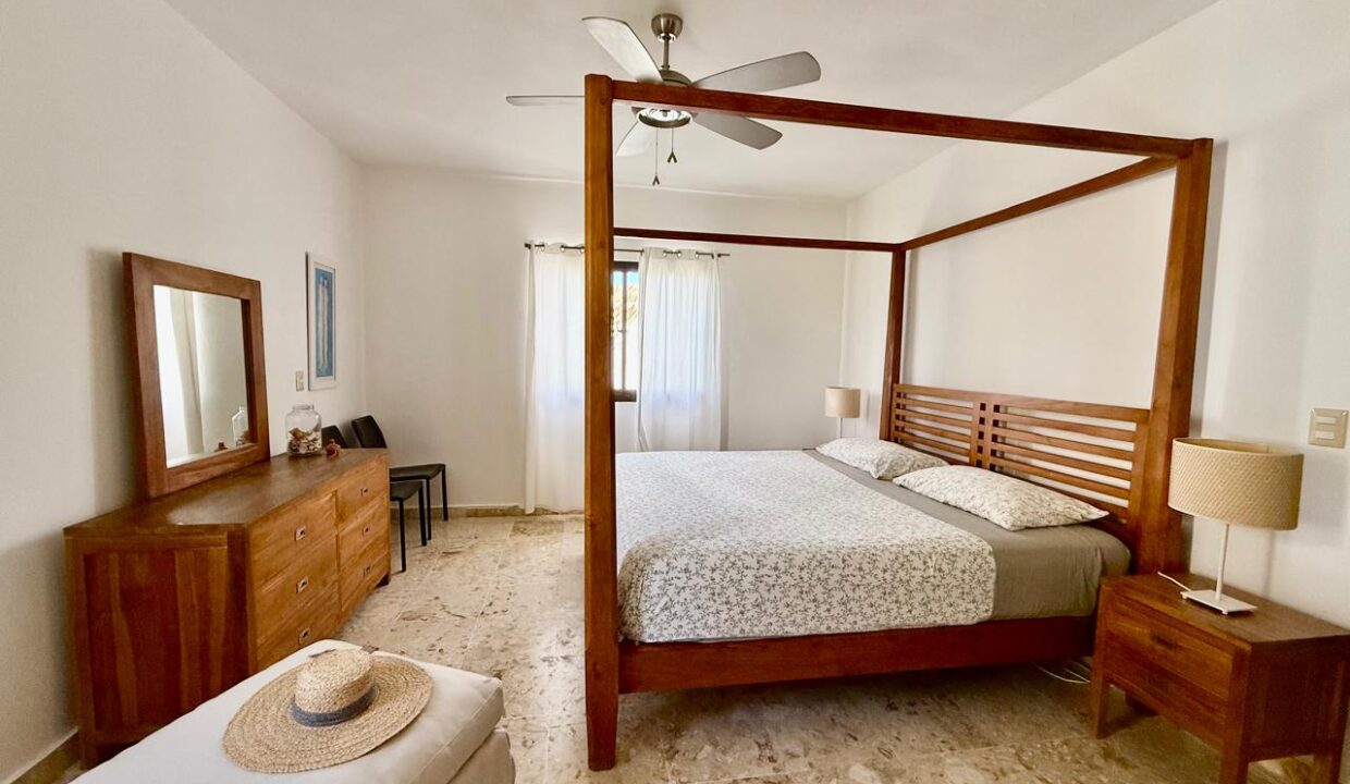 e390b966-8963-4881-836a-0e6d2a93f728