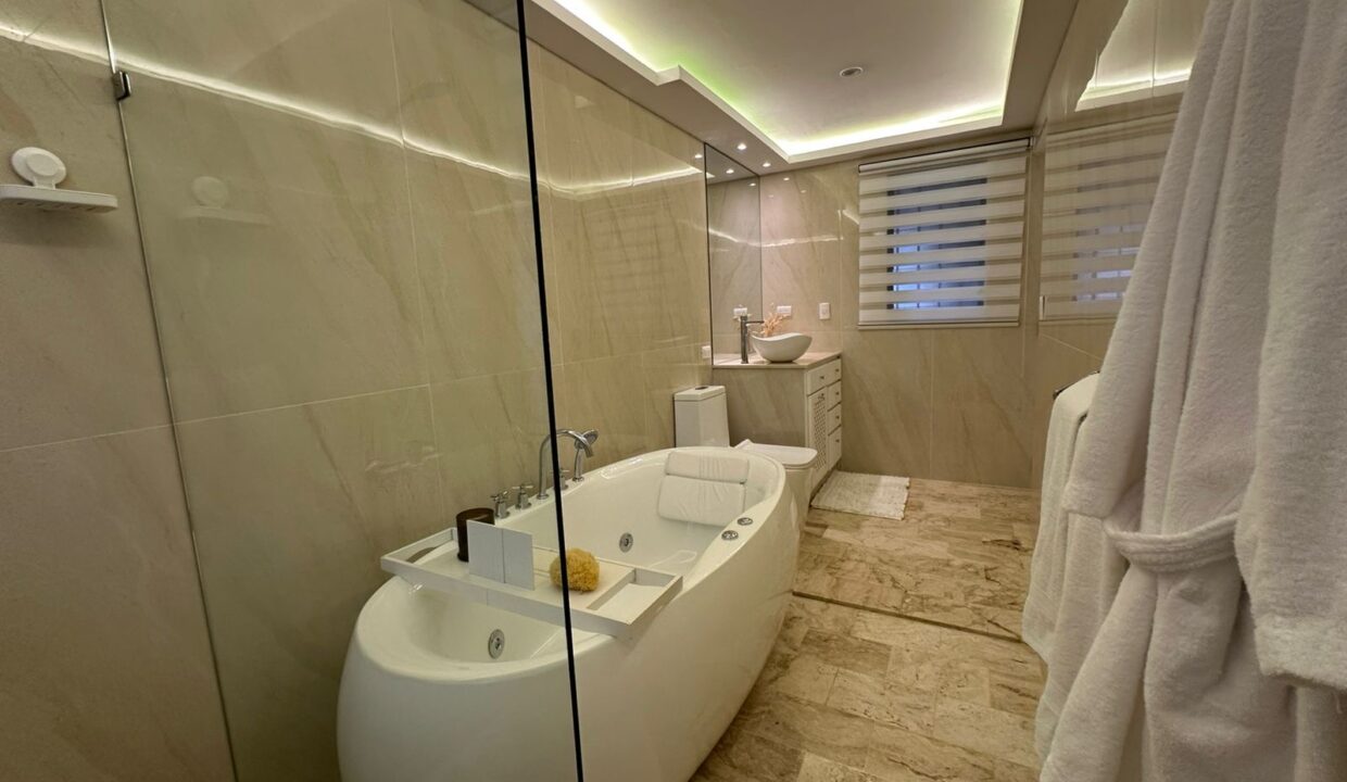 0515f038-f3c9-462d-9a04-e457d2a105af