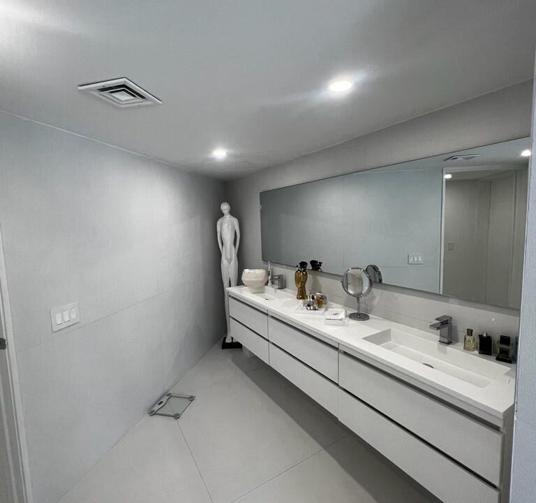 5de50253-7147-4b79-bbee-00f75e9a9893